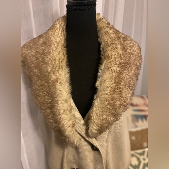 BCBG SWEATER VEST - Picture 8 of 10